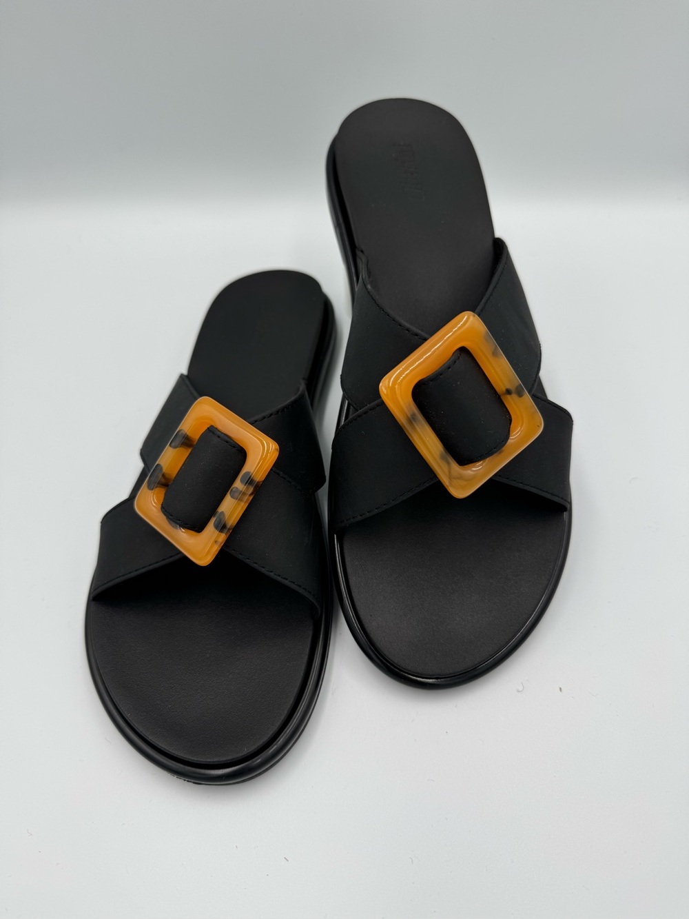 OluKai La’i Black Slide Sandals Tortoiseshell Buckle, women’s size 9, 20511-4040